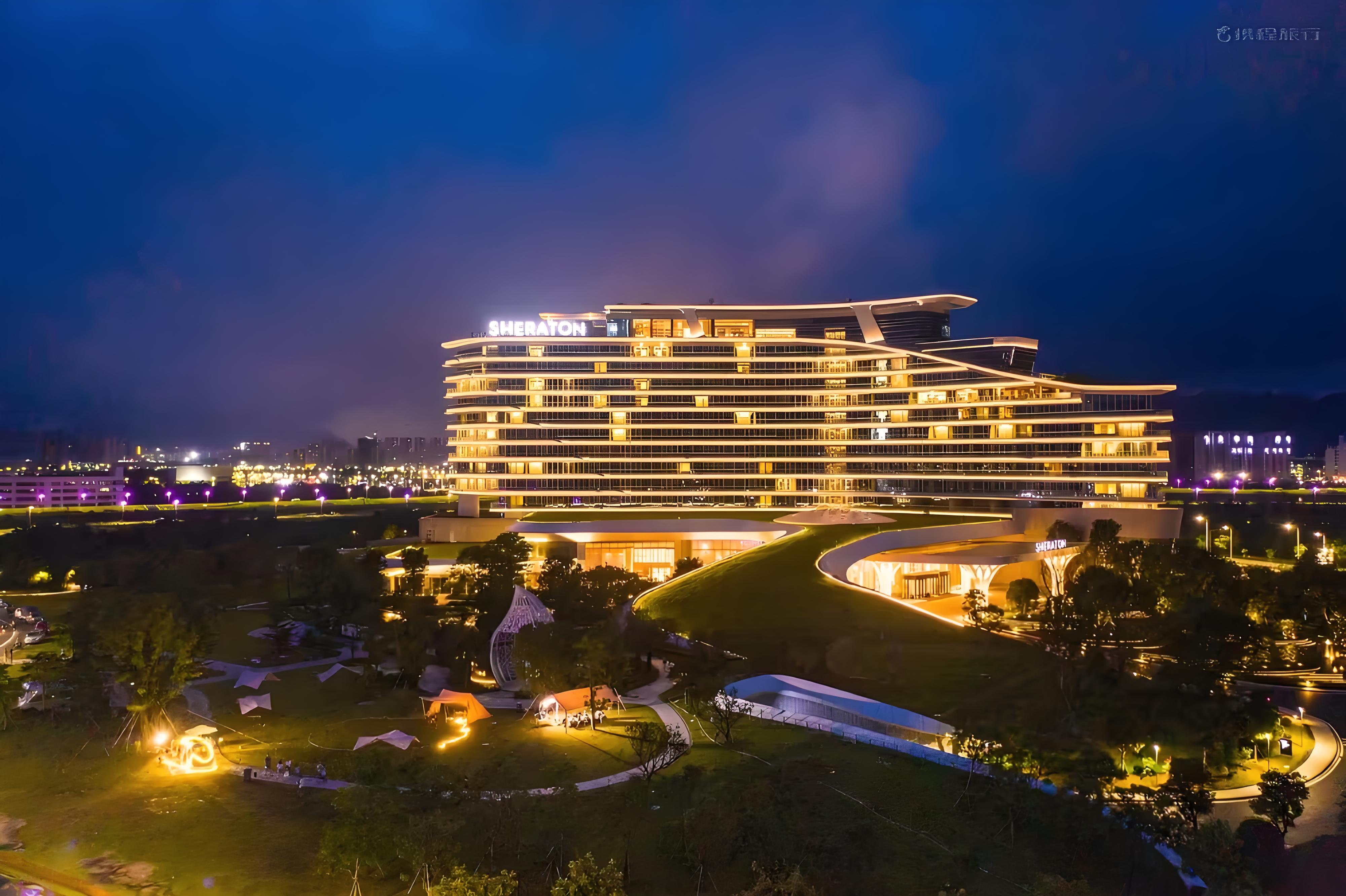 HOTEL & CLUBS